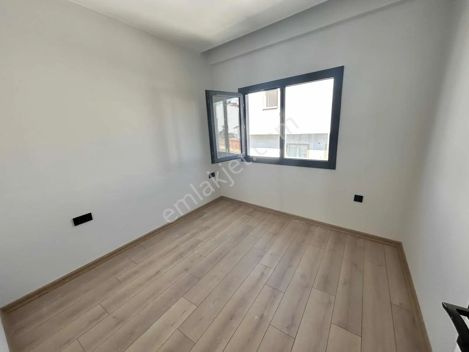 Acil Kuşadası Merkez Denize 200 Metre Mesafede Satılık 2+1 Daire — fotoğraf 14