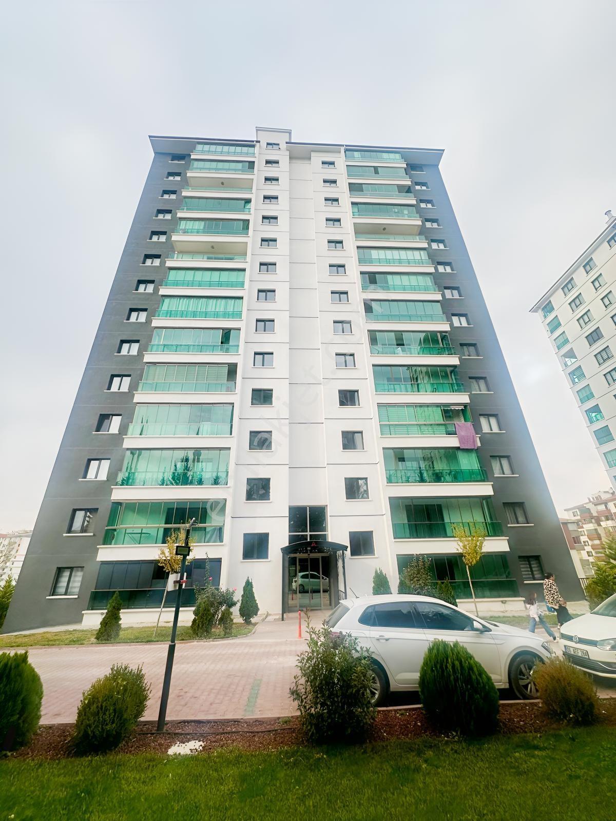 Polat Lıve Emlaktan 4+1 190 M2 Kilerli Giyinme Odalı Lüks Daire