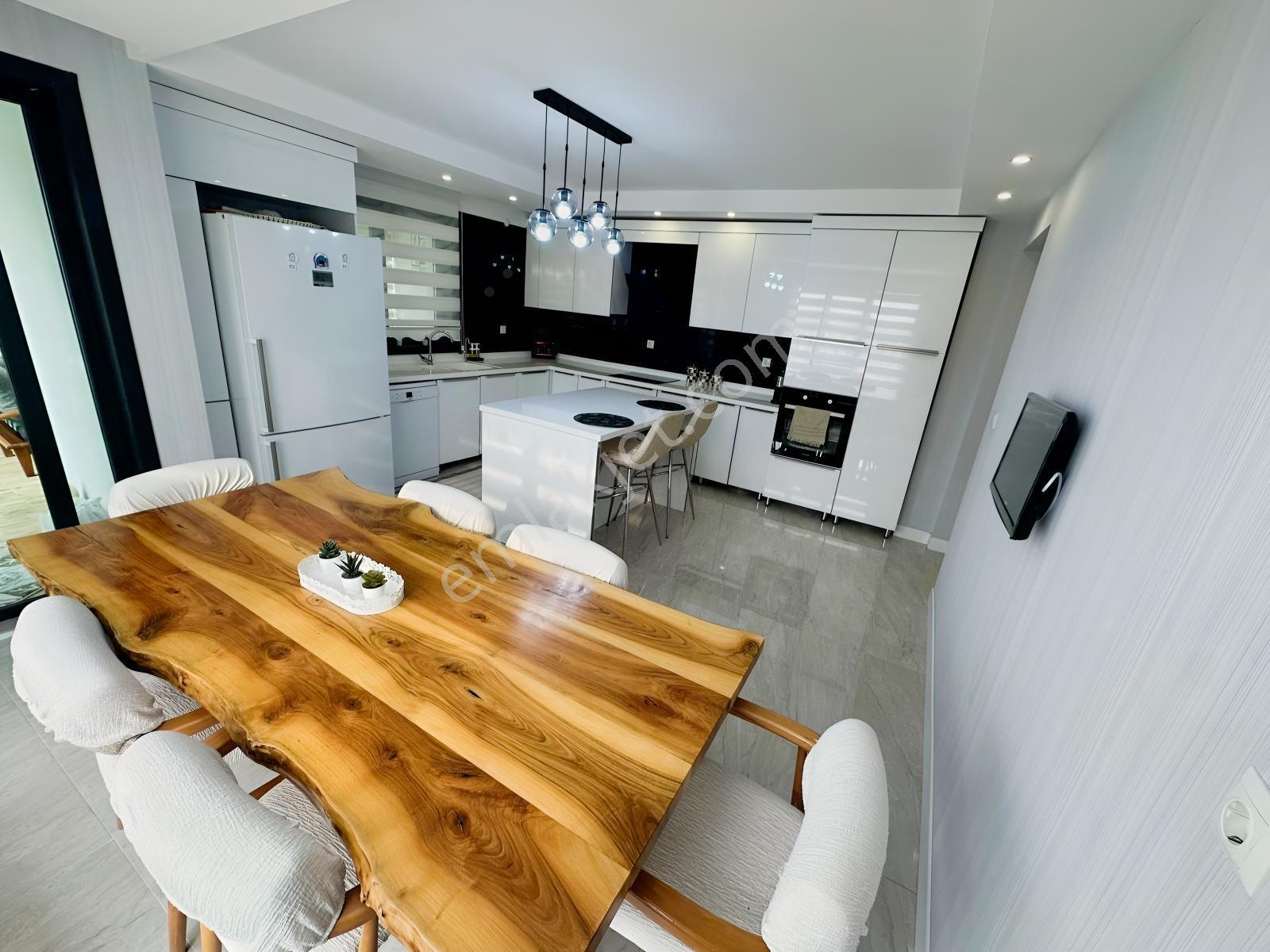 Polat Lıve Emlaktan 4+1 190 M2 Kilerli Giyinme Odalı Lüks Daire — fotoğraf 2