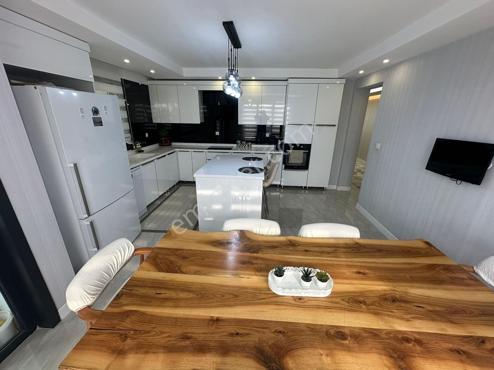 Polat Lıve Emlaktan 4+1 190 M2 Kilerli Giyinme Odalı Lüks Daire — fotoğraf 3