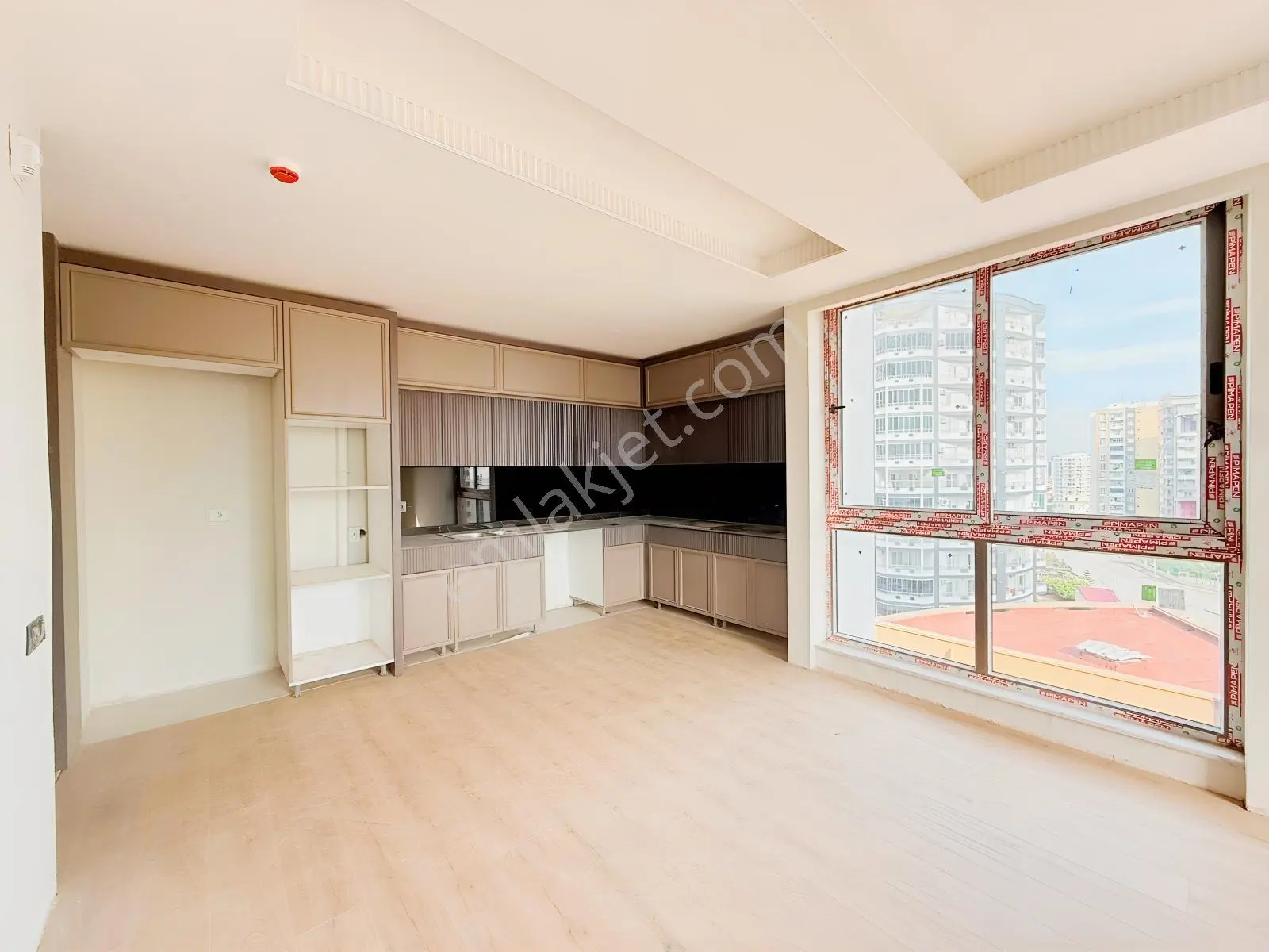 Yenişehir Megalan Da Deniz Manzaralı 3 Cepheli Köşe 2+1 — fotoğraf 4