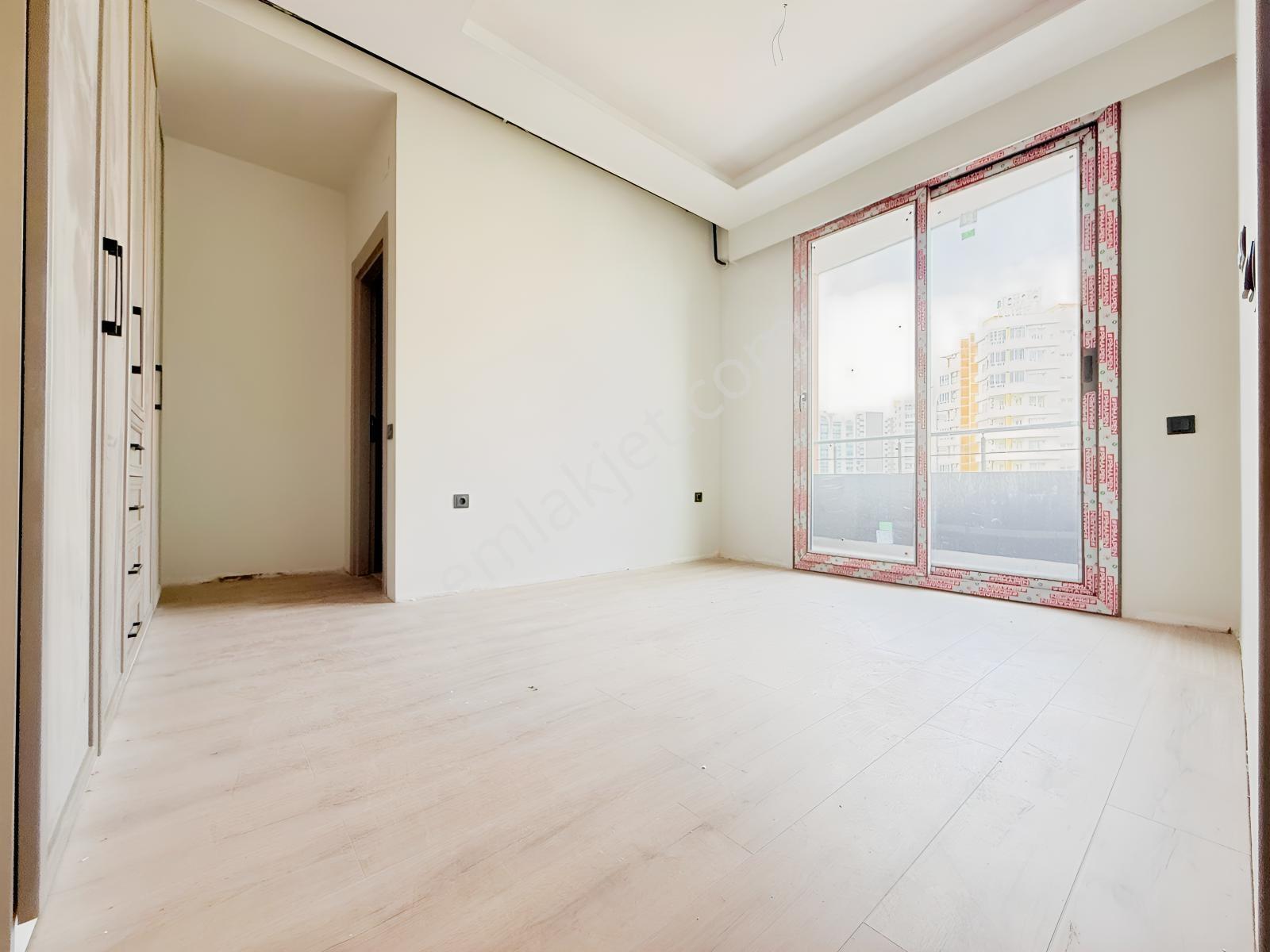 Yenişehir Megalan Da Deniz Manzaralı 3 Cepheli Köşe 2+1 — fotoğraf 20