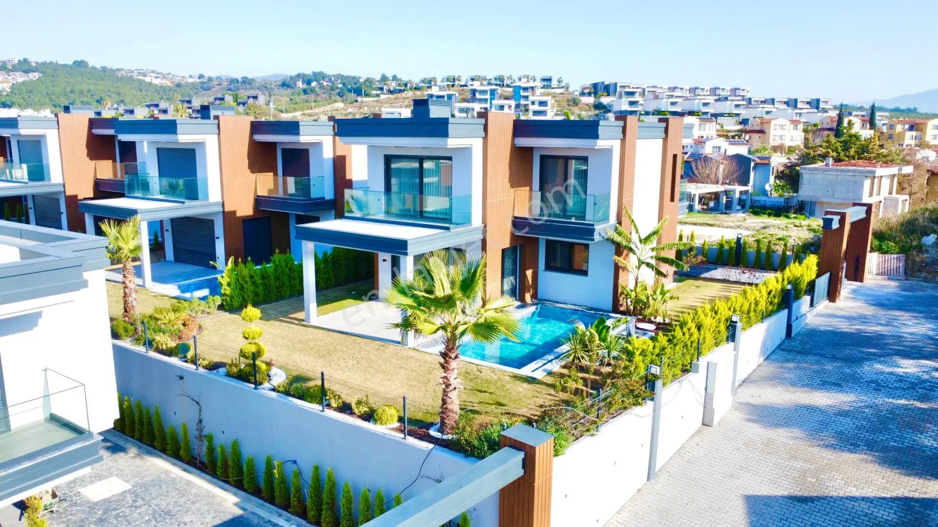 Kuşadası Soğucakta Deniz Manzaralı Sıfır Müstakil Satılık Villalar