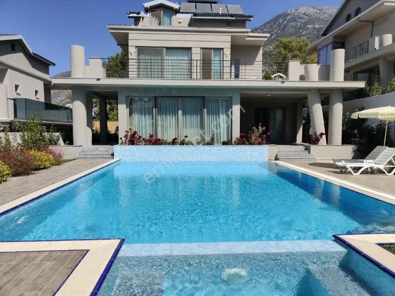 Stop’Tan Ovacık'Ta Satılık 3 Yatak Odalı Full Eşyalı Modern Villa