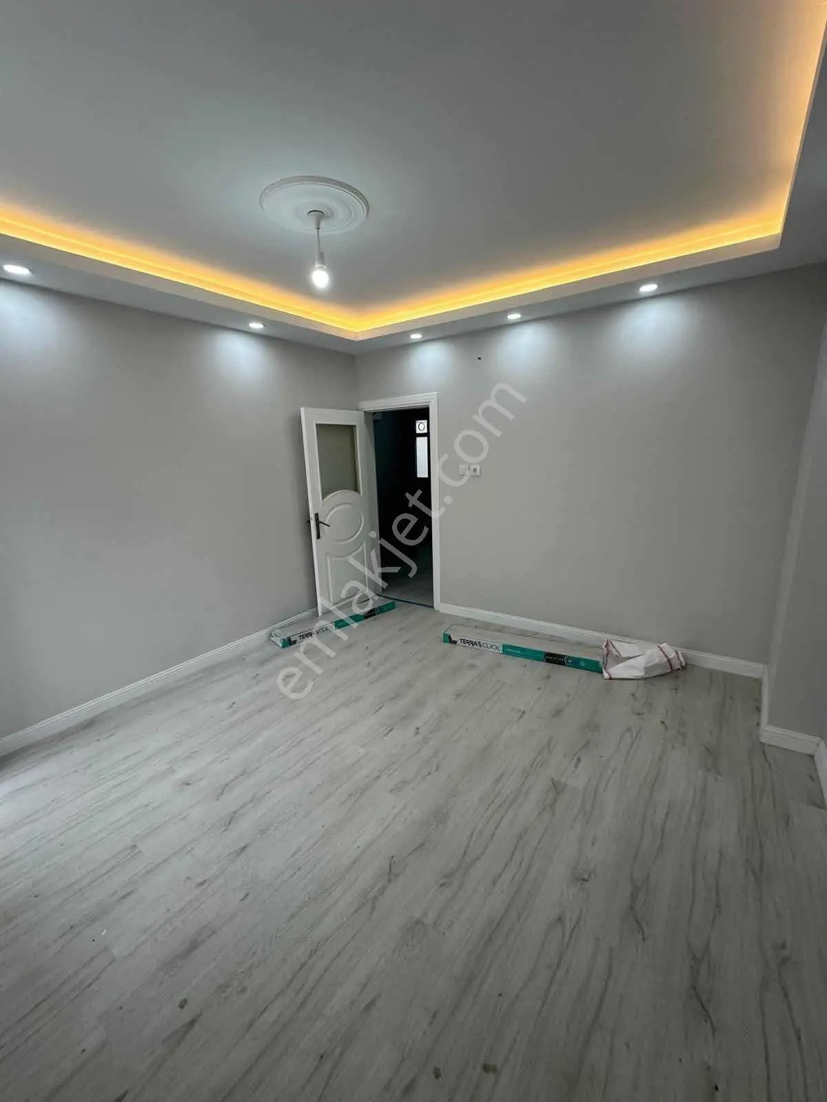 Halkalı Metroya Yakın 2+1 Arakat Satılık Daire