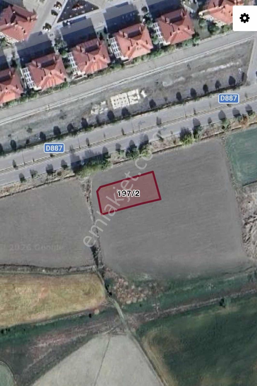 Remax Dem'Den Havaalanı Yolu Üzerin De 858M2 Satılık Arsa