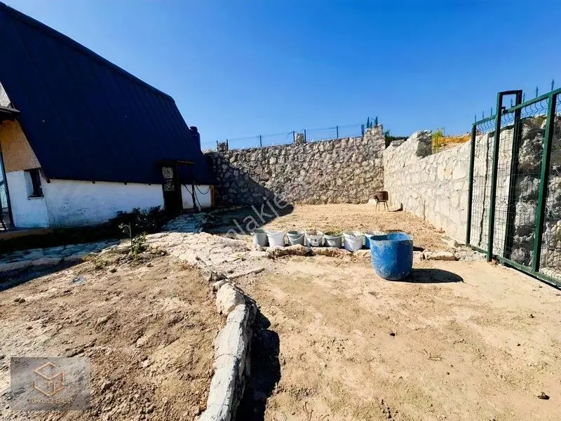 Türkelli'de Foça Yoluna Yakın 300 M² Hisseli Arsa — fotoğraf 10