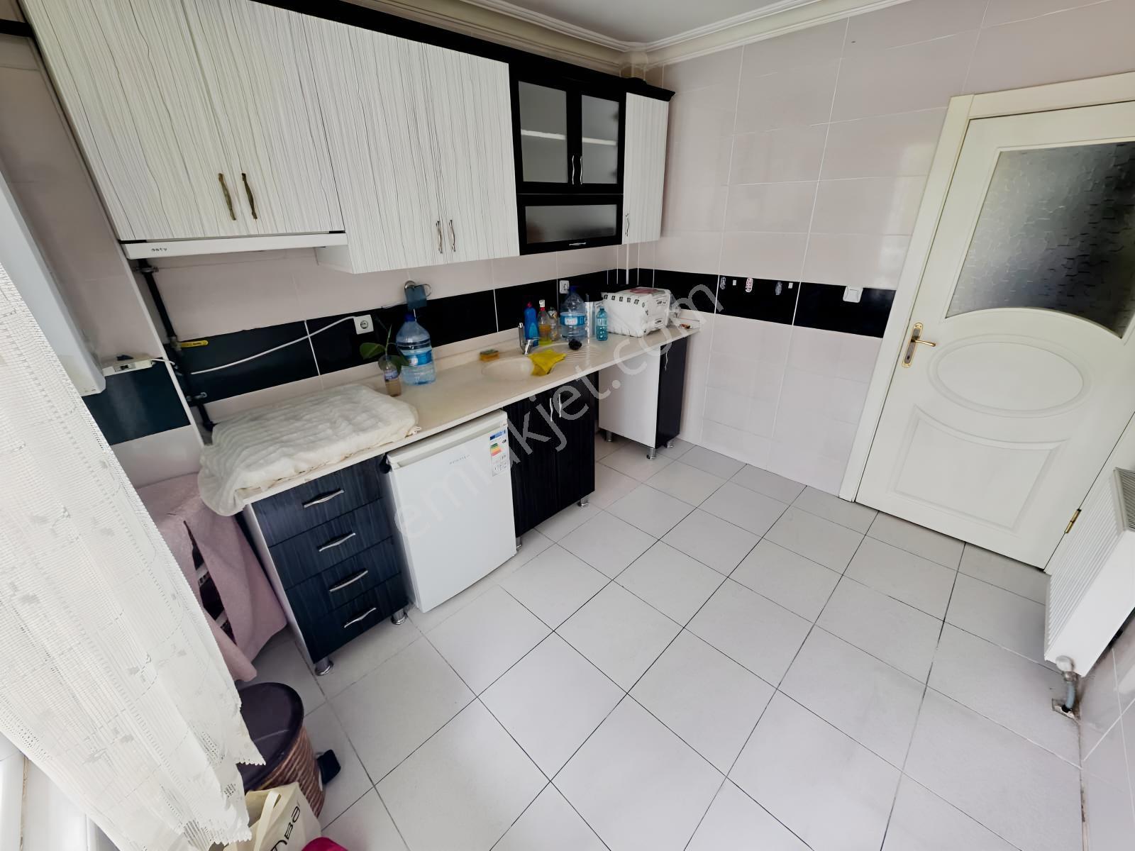 Doğukent Caddesinde 2+1 Yapılı Satılık Daire — fotoğraf 3