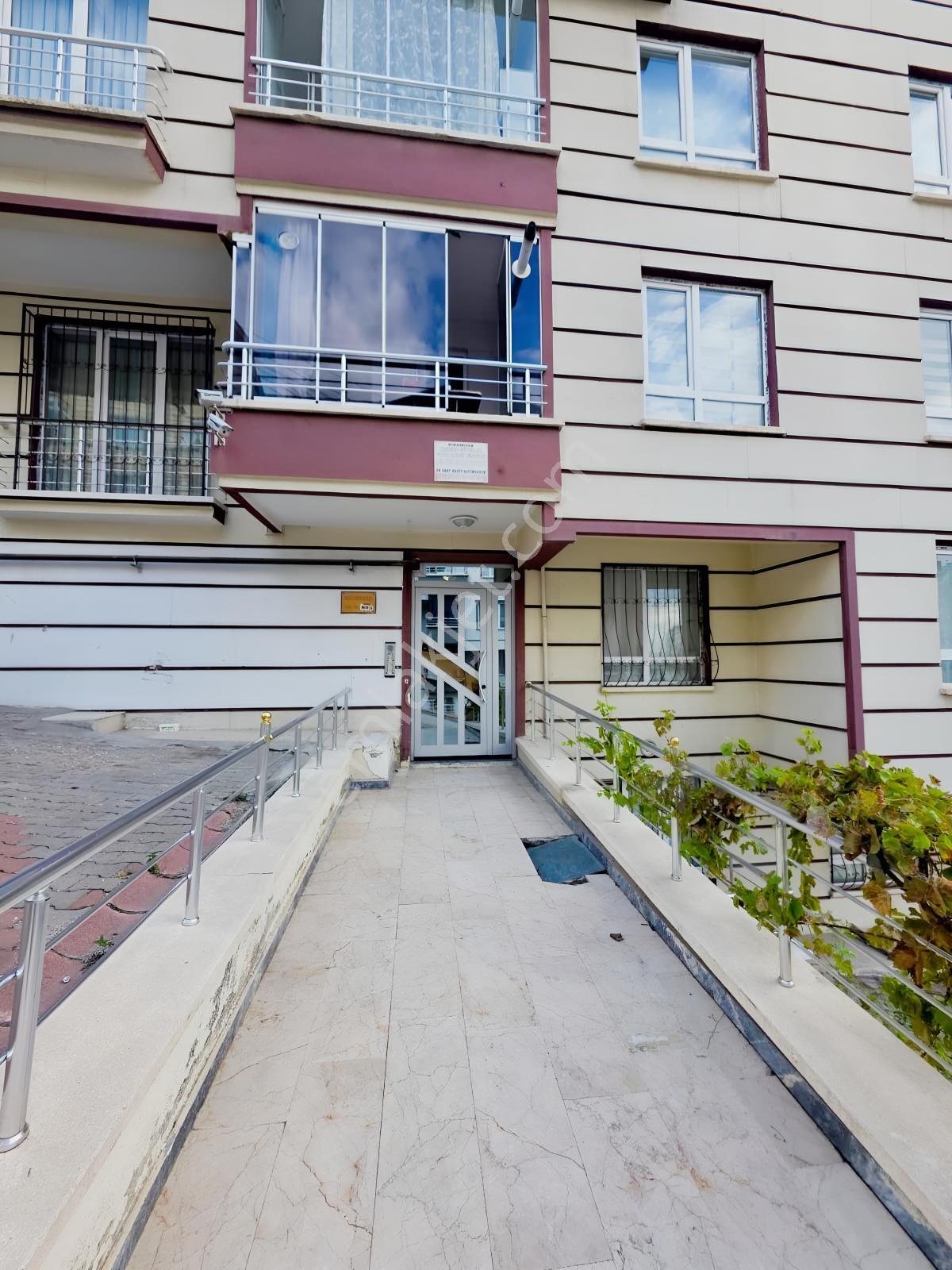 Doğukent Caddesinde 2+1 Yapılı Satılık Daire — fotoğraf 24