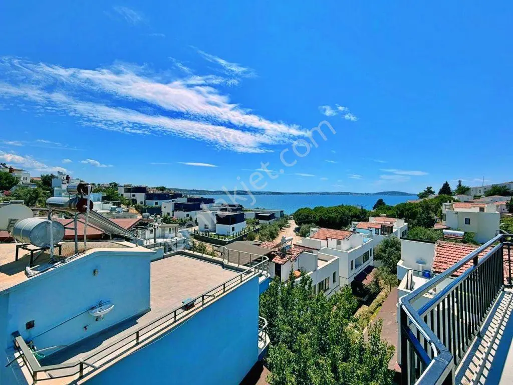 Uytundan Pelitköy İçmelerde Denize 200 Metre Bahçeli 3+1 Villa