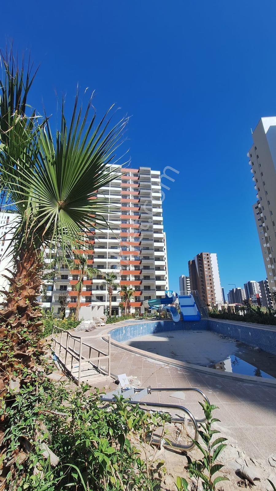 Ellamira'Dan Arpaçbahşiş Astra Tower 1'De Denize 300 M. 2+1'Ler