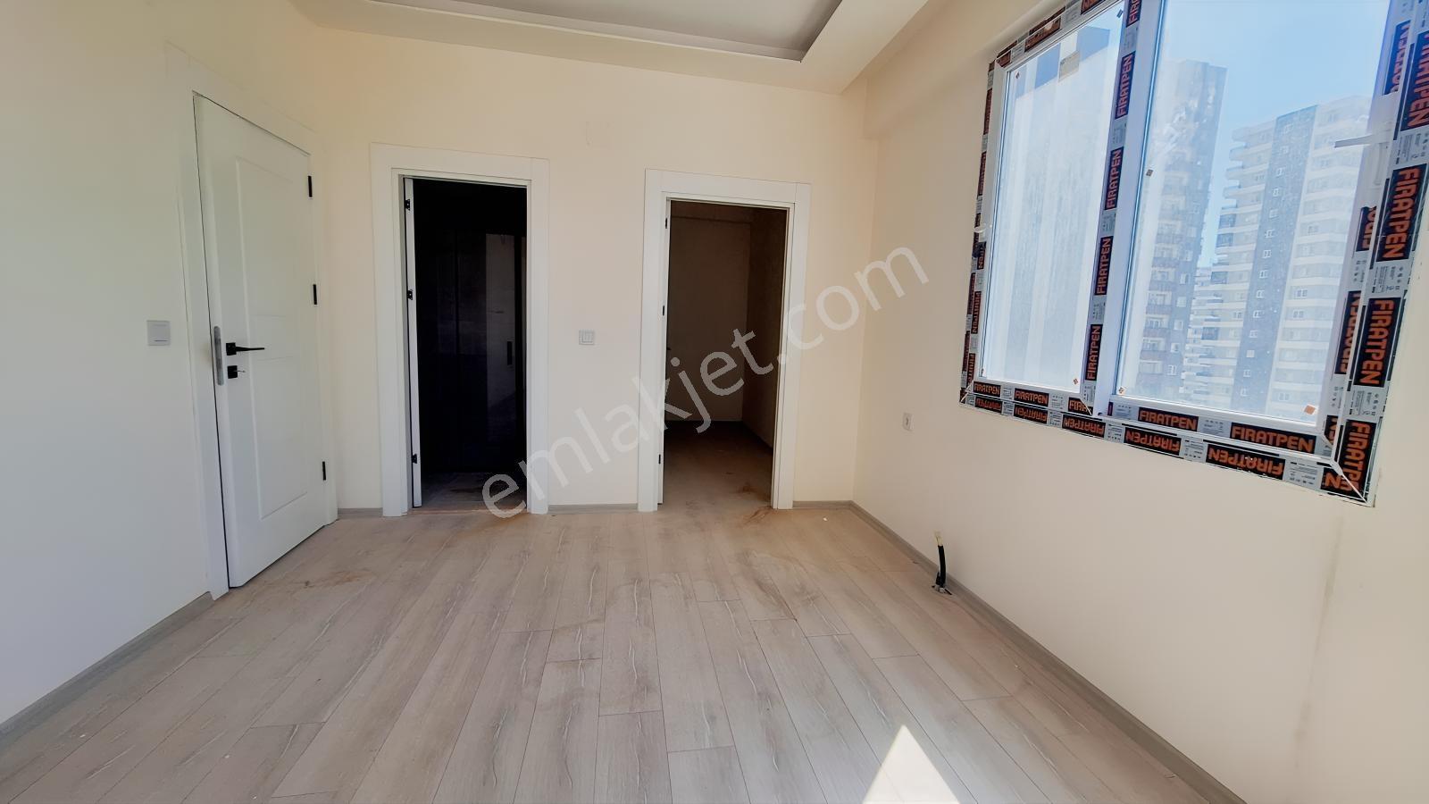 Ellamira'dan Arpaçbahşiş Astra Tower 1'de Denize 300 M. 2+1'ler — fotoğraf 13