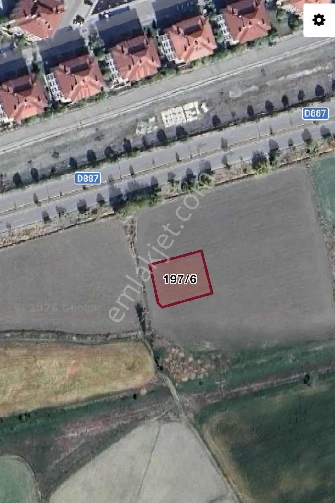 Remax Dem'Den Havaalanı Yolu Üzerin De 693 M2 Satılık Arsa