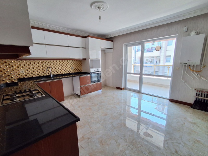 Cumhuriyet Mahallesinde Çarşı Merkezde 3+1kiralık Daire — fotoğraf 2