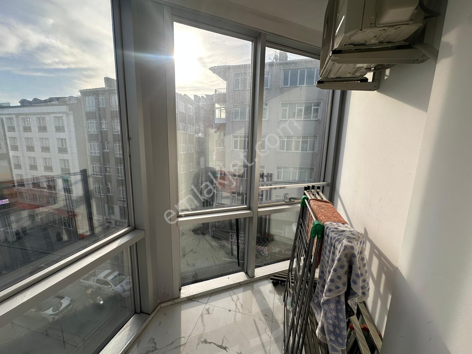 Yıldız Dan Mahmutbey Caddesi Üzerinde Kredili İskanlı Geniş 2+1 Ara Kat — fotoğraf 9