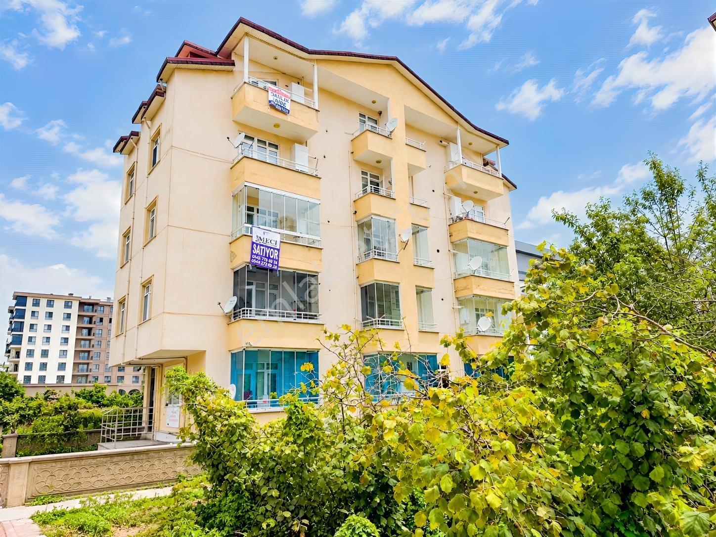 Cumhuriyet Mahallesi'Nde Satılık 2+1 Daire