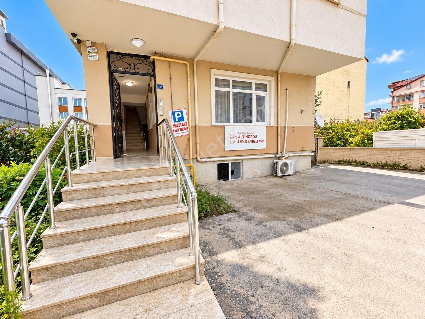 Cumhuriyet Mahallesi'nde Satılık 2+1 Daire — fotoğraf 3