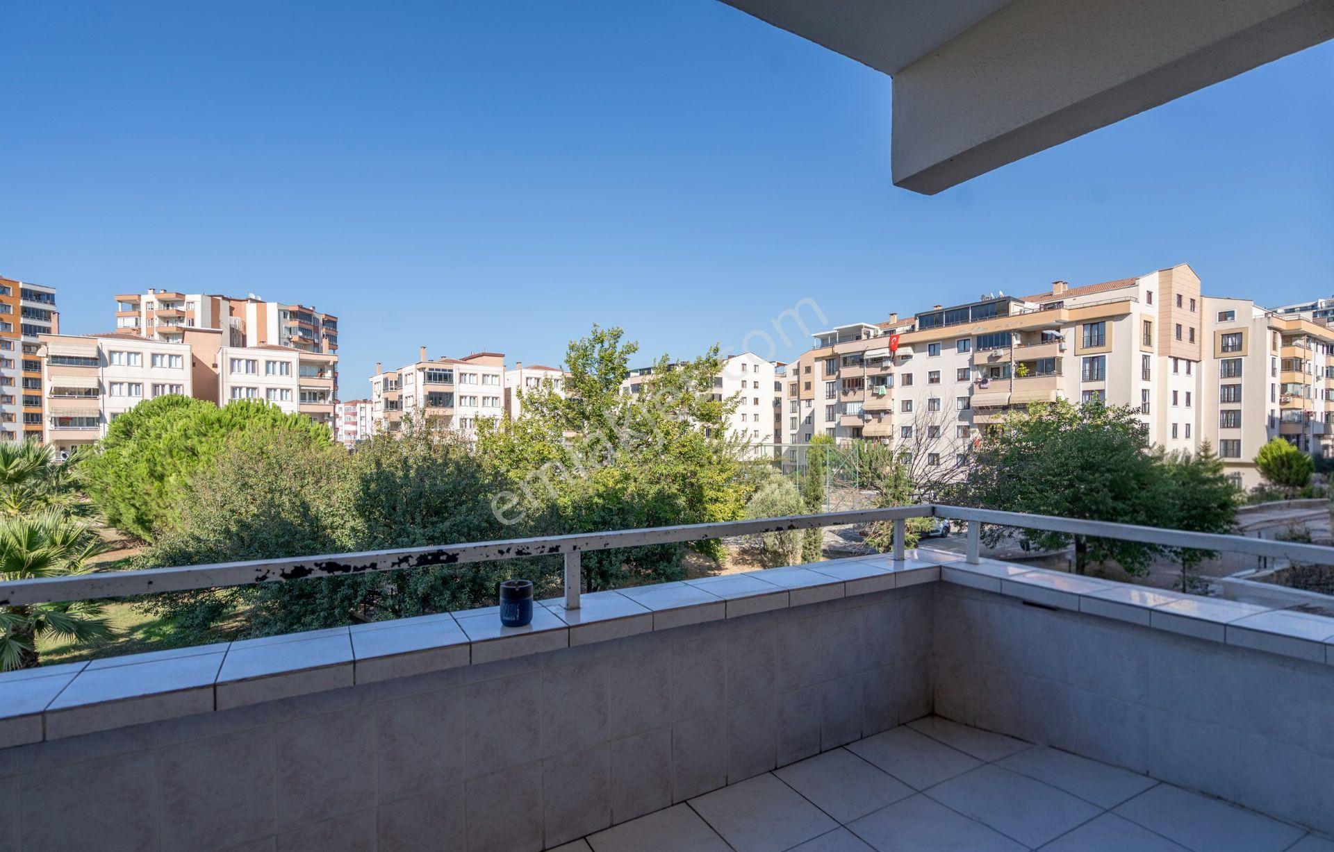 Cb Level/güzelyalı Siteler-satılık 3+1 Havuz Manzaralı Ara Kat — fotoğraf 17