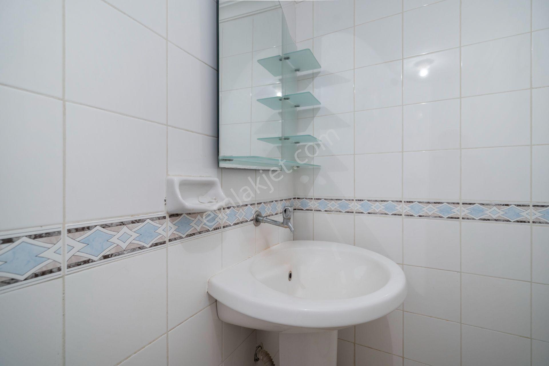 Cb Level/güzelyalı Siteler-satılık 3+1 Havuz Manzaralı Ara Kat — fotoğraf 23