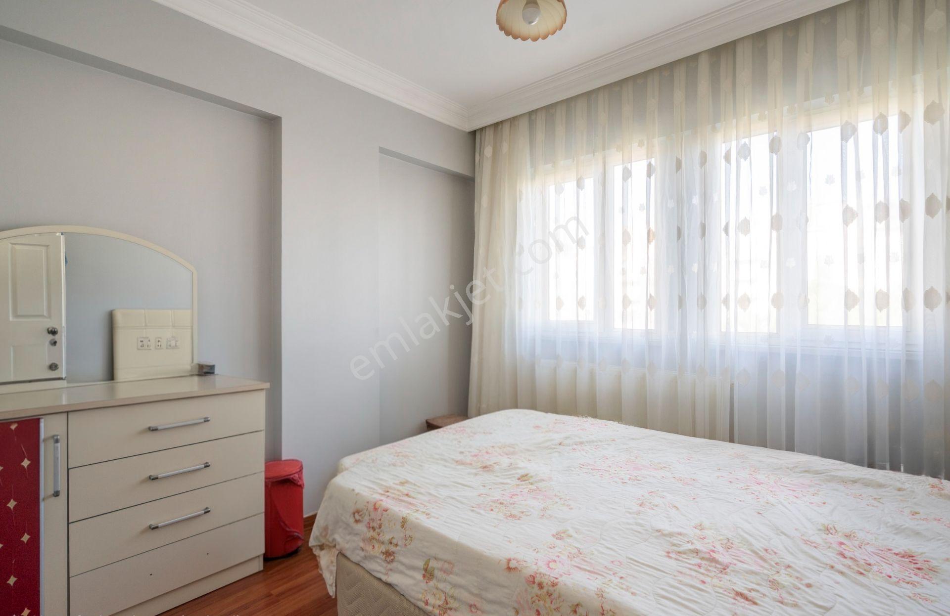 Cb Level/güzelyalı Siteler-satılık 3+1 Havuz Manzaralı Ara Kat — fotoğraf 26