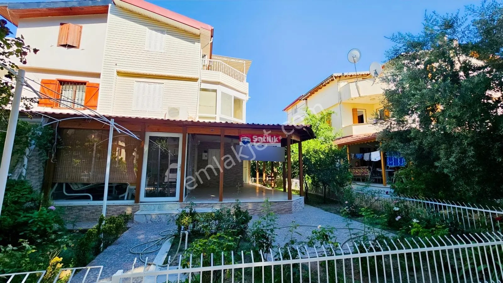 Aydın Kuşadası'Nda Bakımlı, Eşyalı Satılık Yazlık