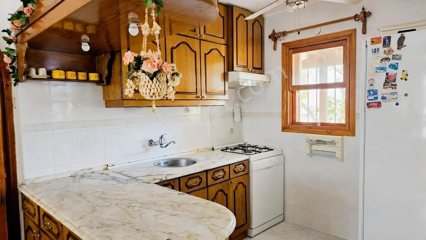 Aydın Kuşadası'nda Bakımlı, Eşyalı Satılık Yazlık — fotoğraf 5