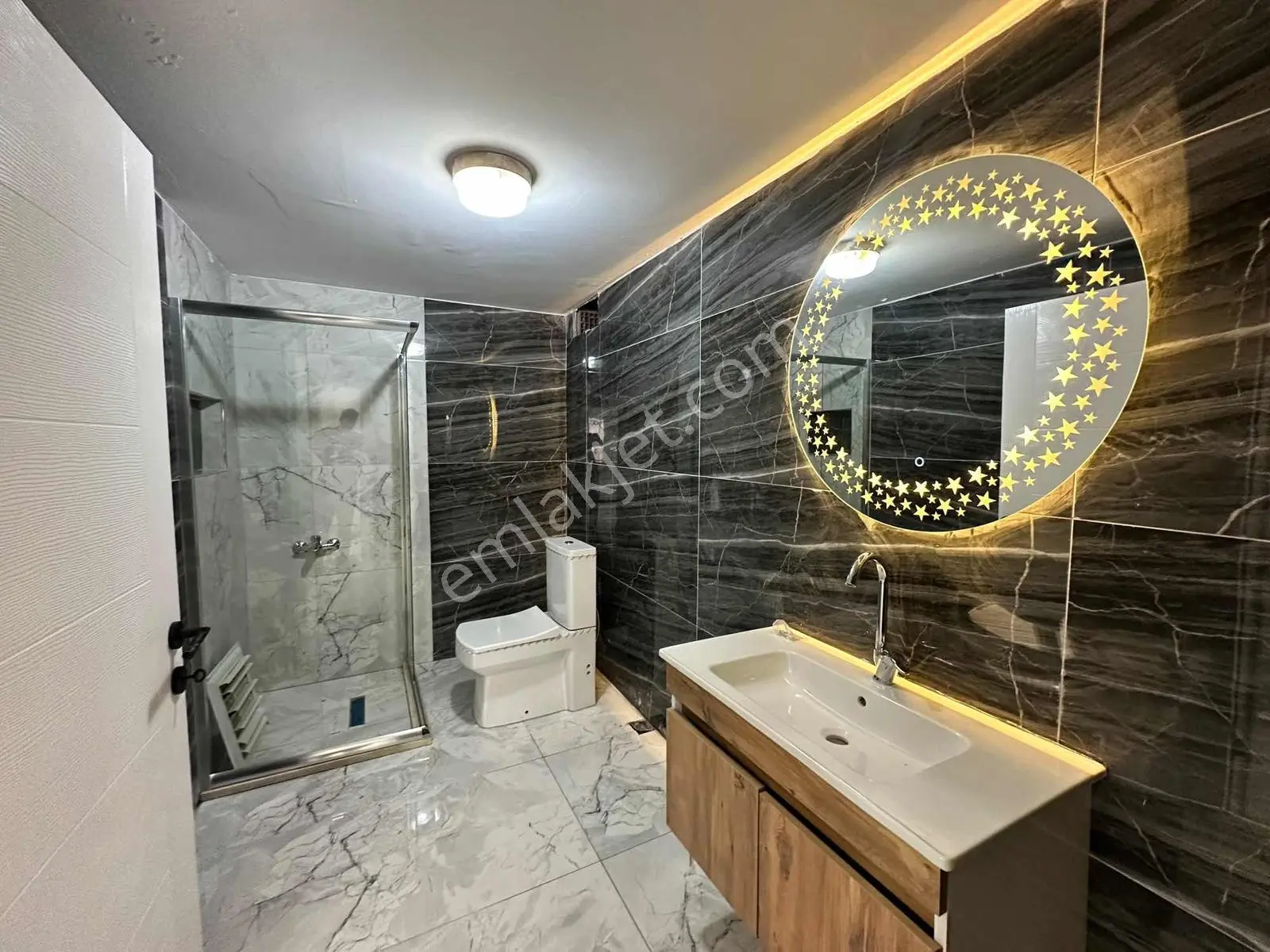 Muhittin Mahallesi 3+1 150M2 Full Tadilatlı Masrafsız