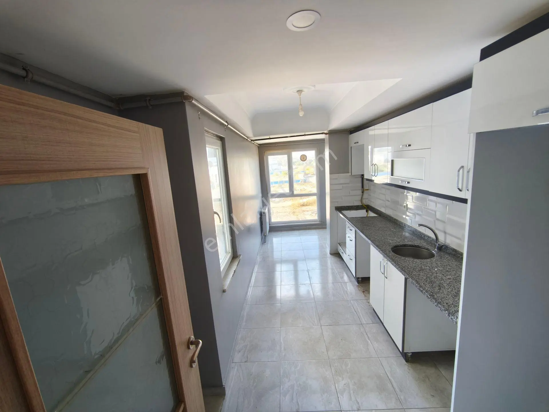 Sultanbeyli'de Eminevime Uygun Satılık 3+1 Boş & Geniş & Arakat Daire — fotoğraf 10