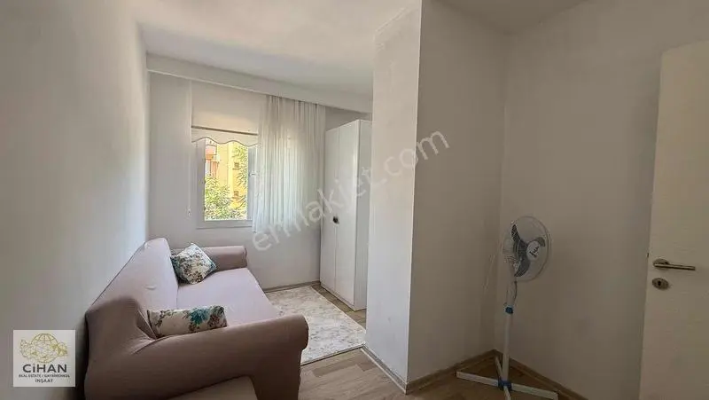Kuşadası Merkezde Emsallerinin Altında Satılık 2+1 — fotoğraf 4