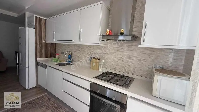 Kuşadası Merkezde Emsallerinin Altında Satılık 2+1 — fotoğraf 5