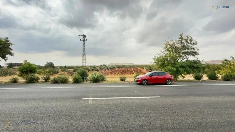 Havalimanı Dibinde Asfalta Sıfır 2.500 M² Satılık Kıymetli Arazi — fotoğraf 2