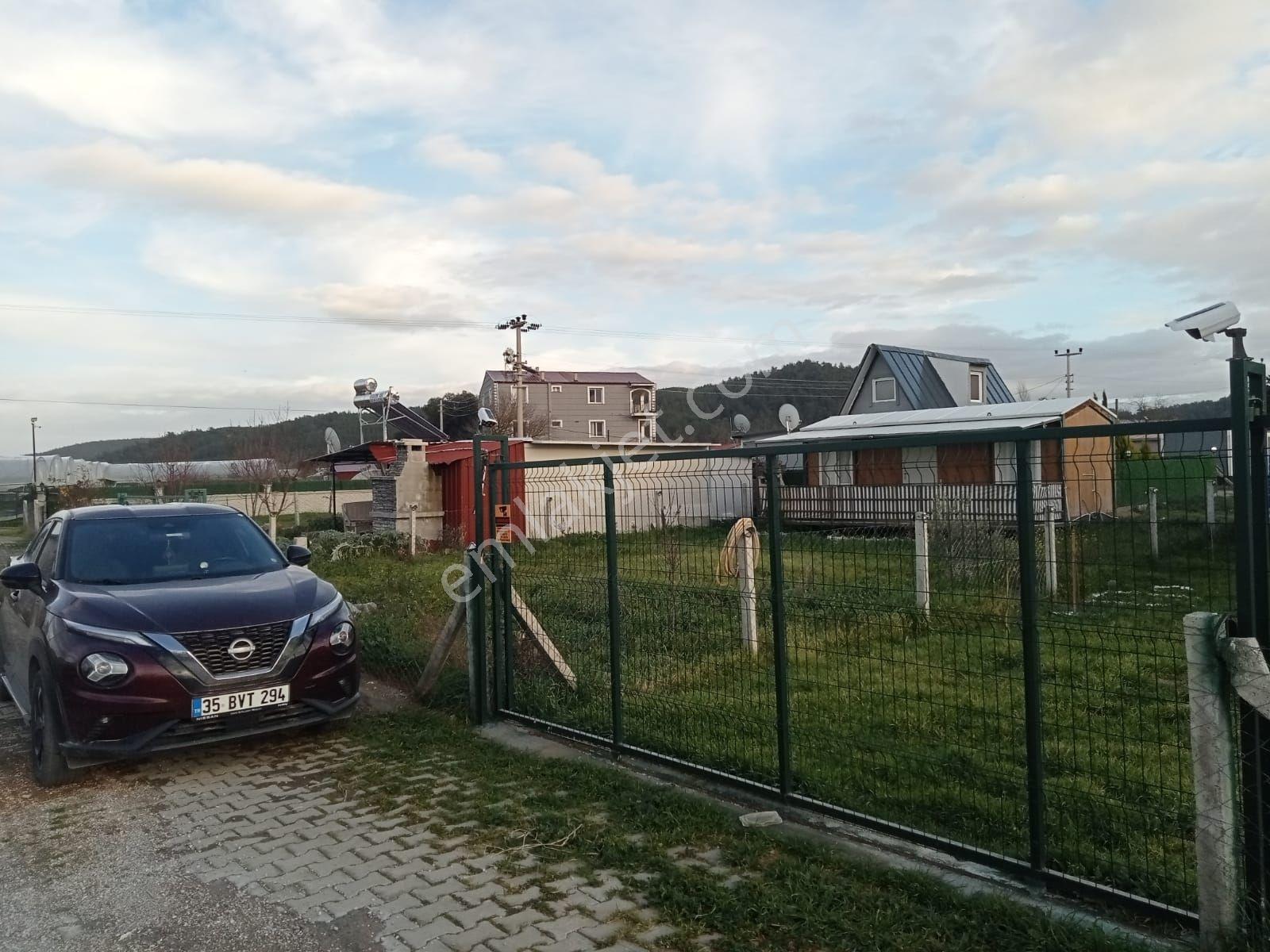 Asansör Emlaktan Tapulu Elektrigi Suyu Mevcut Arsa İcinde Ev !