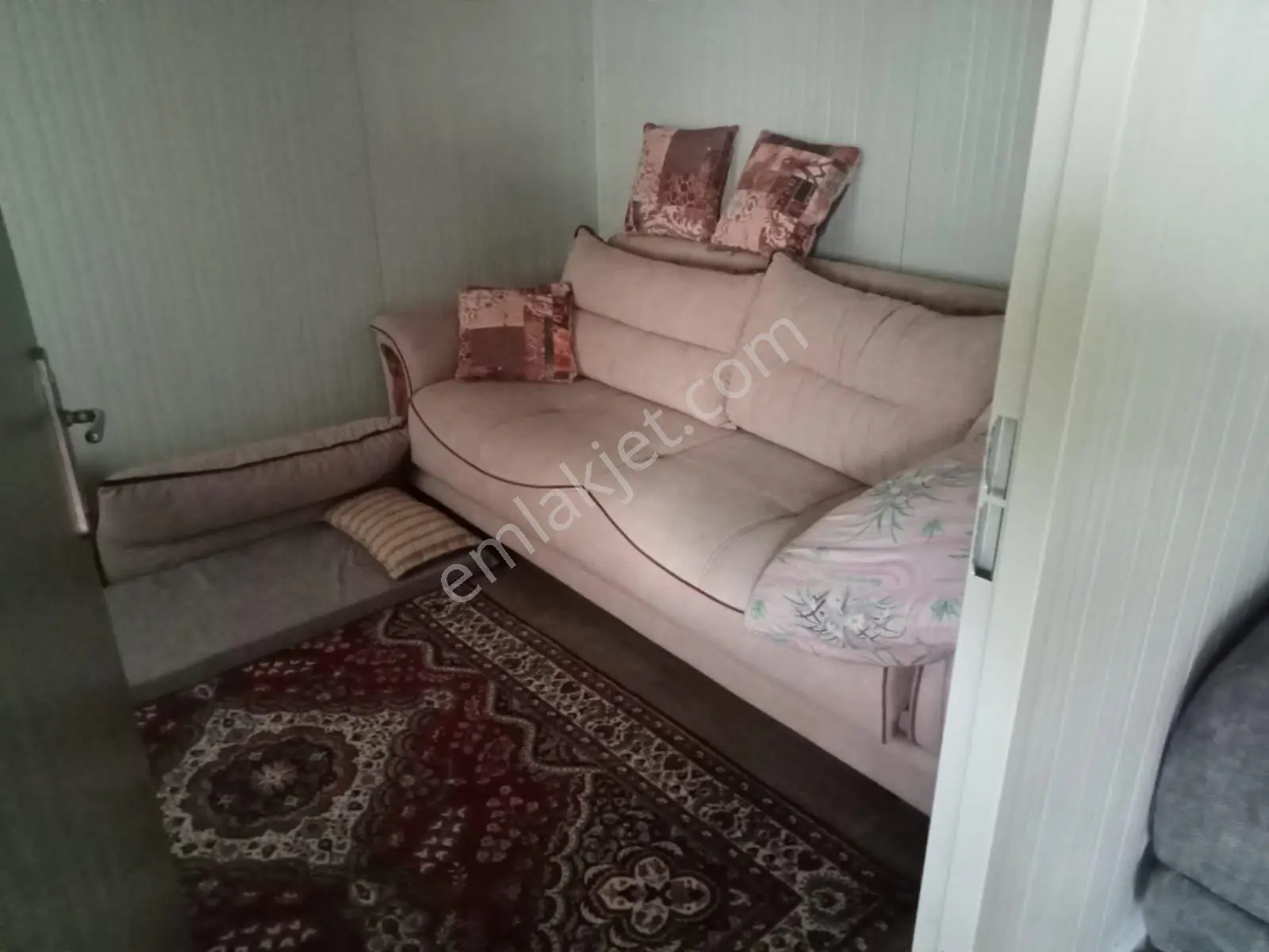 Asansör Emlaktan Tapulu Elektrigi Suyu Mevcut Arsa İcinde Ev ! — fotoğraf 12