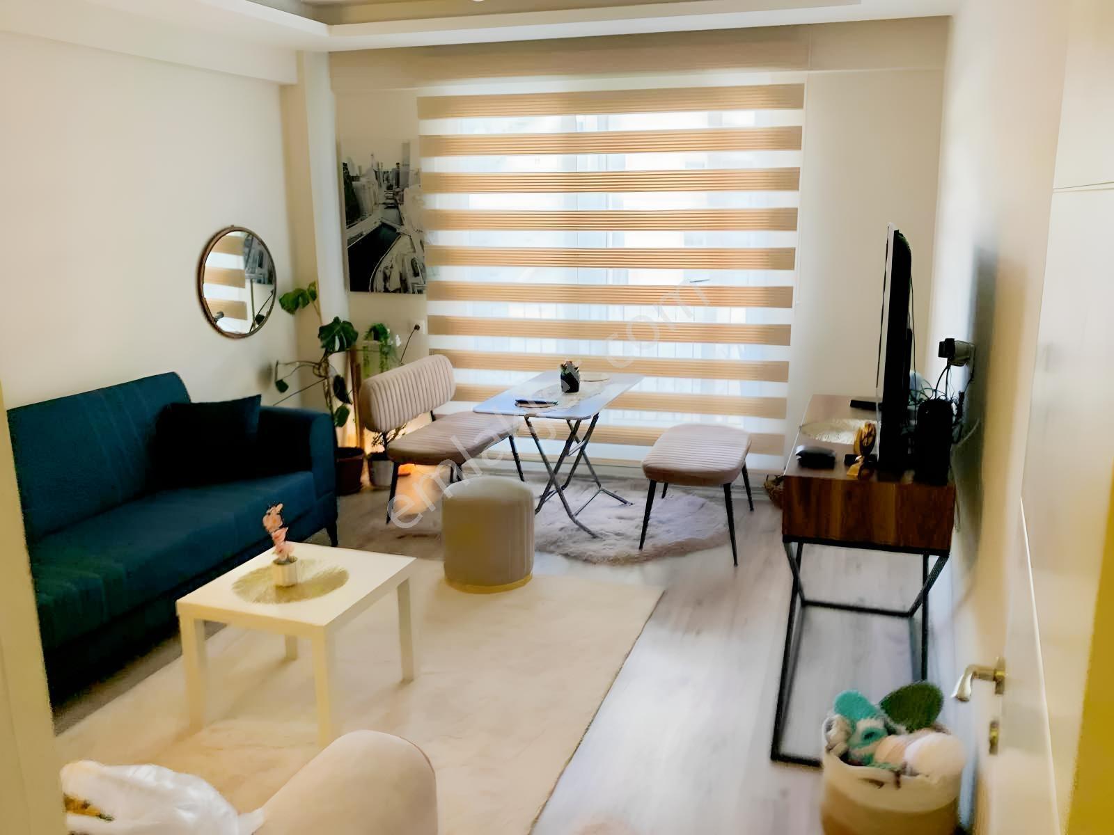 Seferihisar Adliye Yanı 1+1 Arakat Balkonlu Satılık Daire — fotoğraf 2