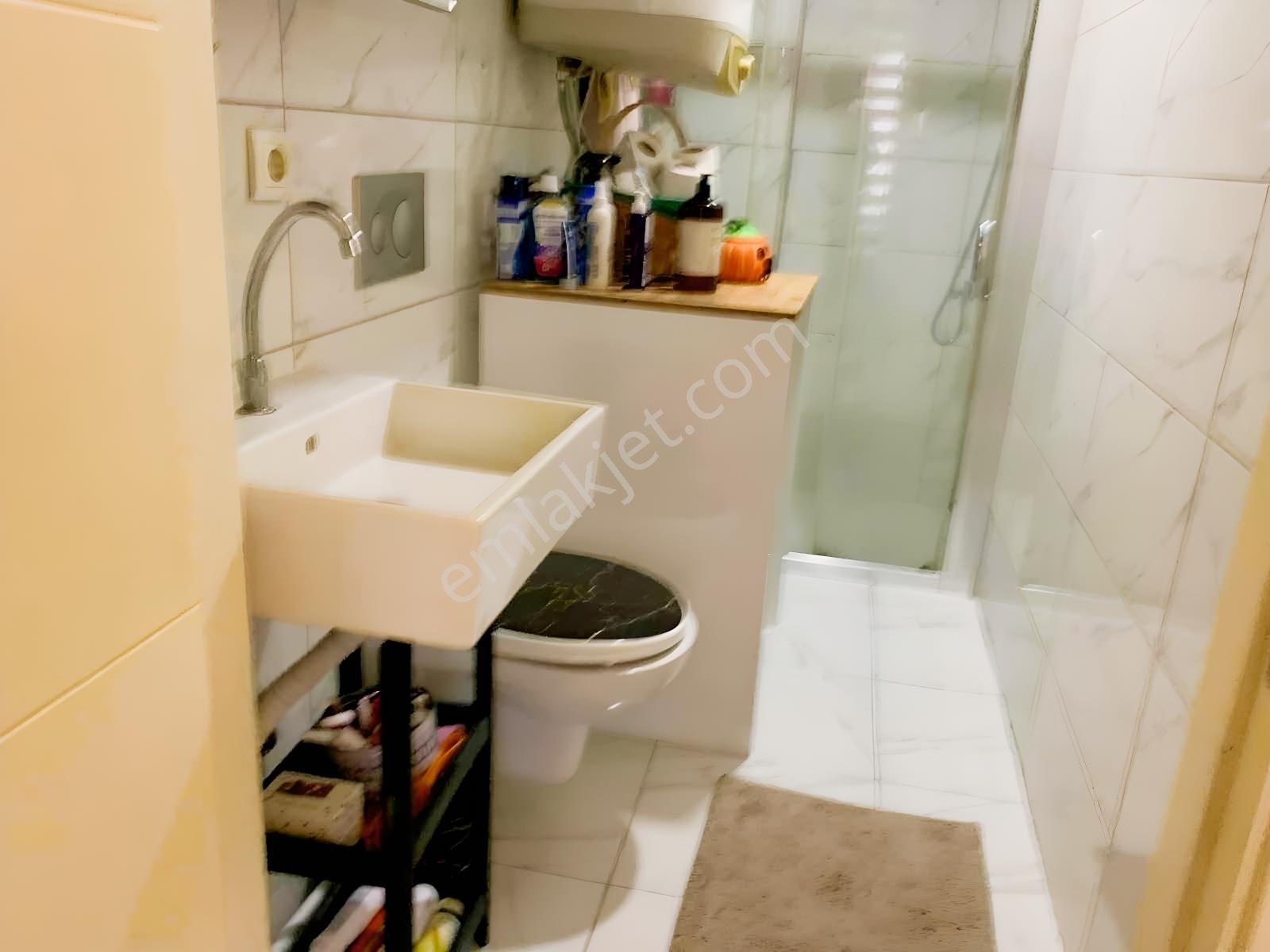 Seferihisar Adliye Yanı 1+1 Arakat Balkonlu Satılık Daire — fotoğraf 3