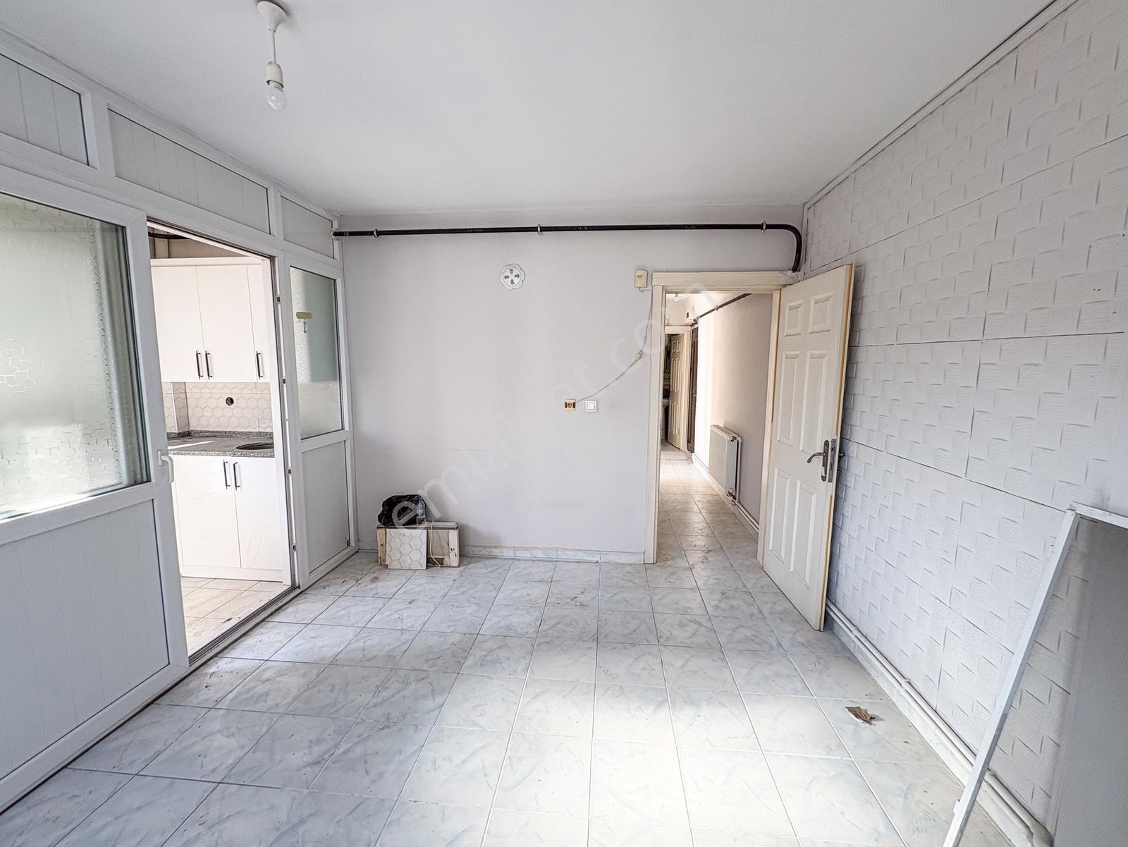 Kumbağ Pazar Sokağında Ayrı Mutfaklı Satılık Geniş 2+1 Daire — fotoğraf 12