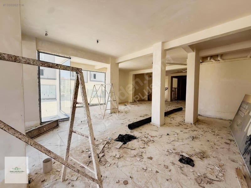 Emlak Plus+'tan Cadde Üstü 250 M² Kiralık Sıfır Dükkan — fotoğraf 2