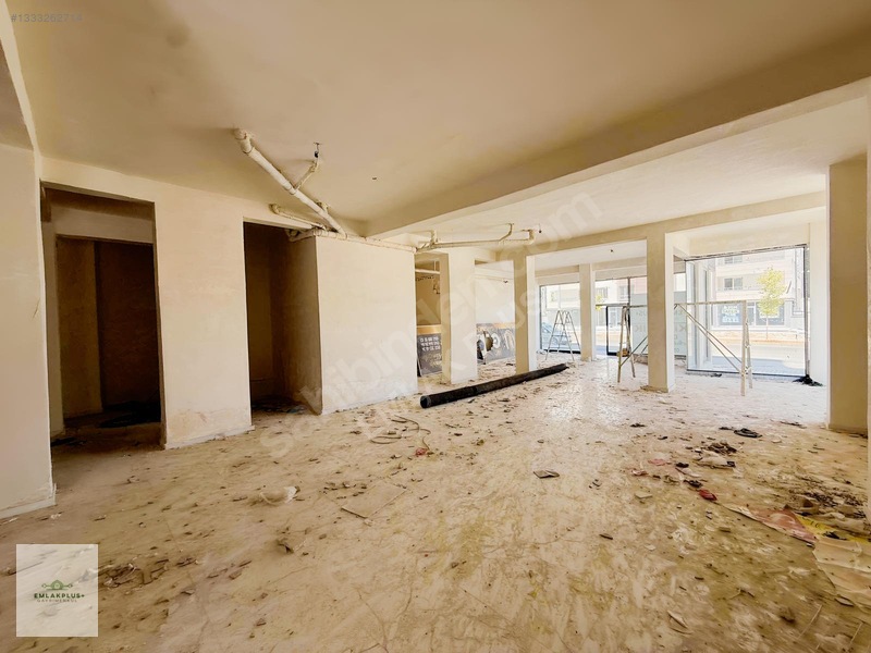 Emlak Plus+'tan Cadde Üstü 250 M² Kiralık Sıfır Dükkan — fotoğraf 4
