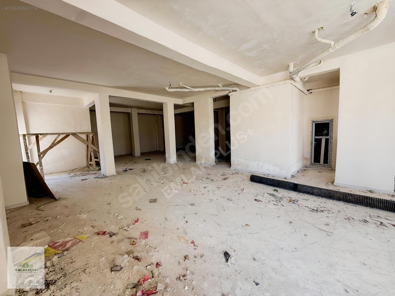 Emlak Plus+'tan Cadde Üstü 250 M² Kiralık Sıfır Dükkan — fotoğraf 5