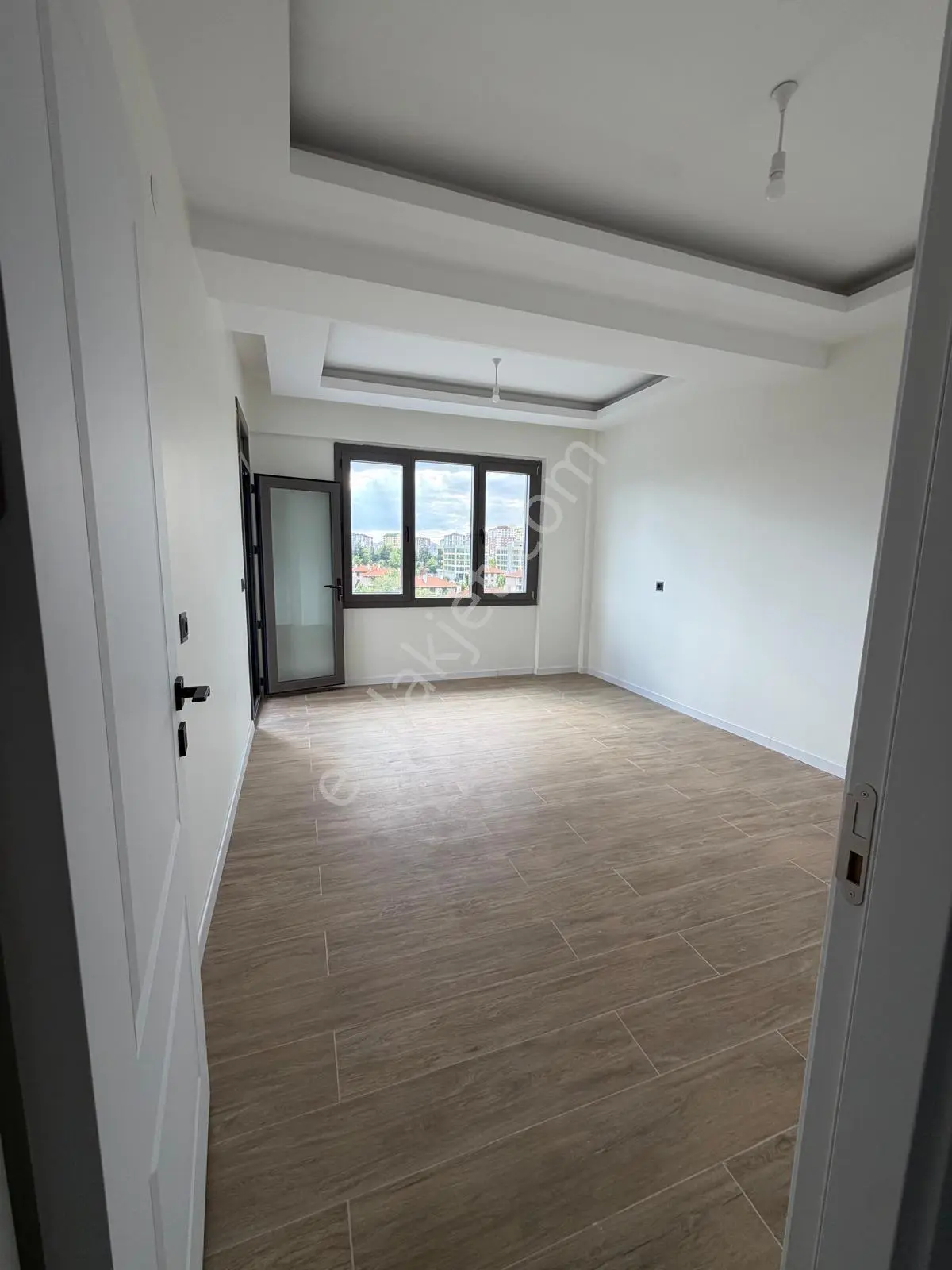 Yeni Mahallede Muhteşem Konumda 2+1 Satılık Daire — fotoğraf 3