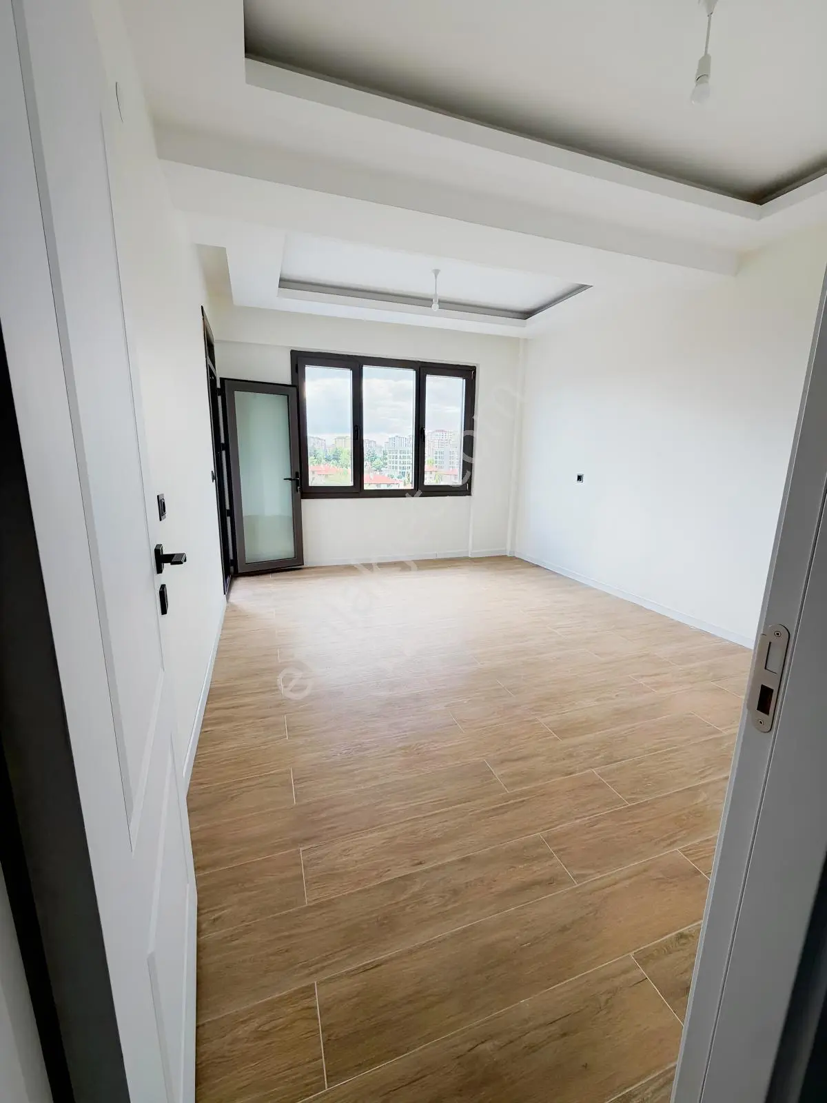 Yeni Mahallede Muhteşem Konumda 2+1 Satılık Daire — fotoğraf 4