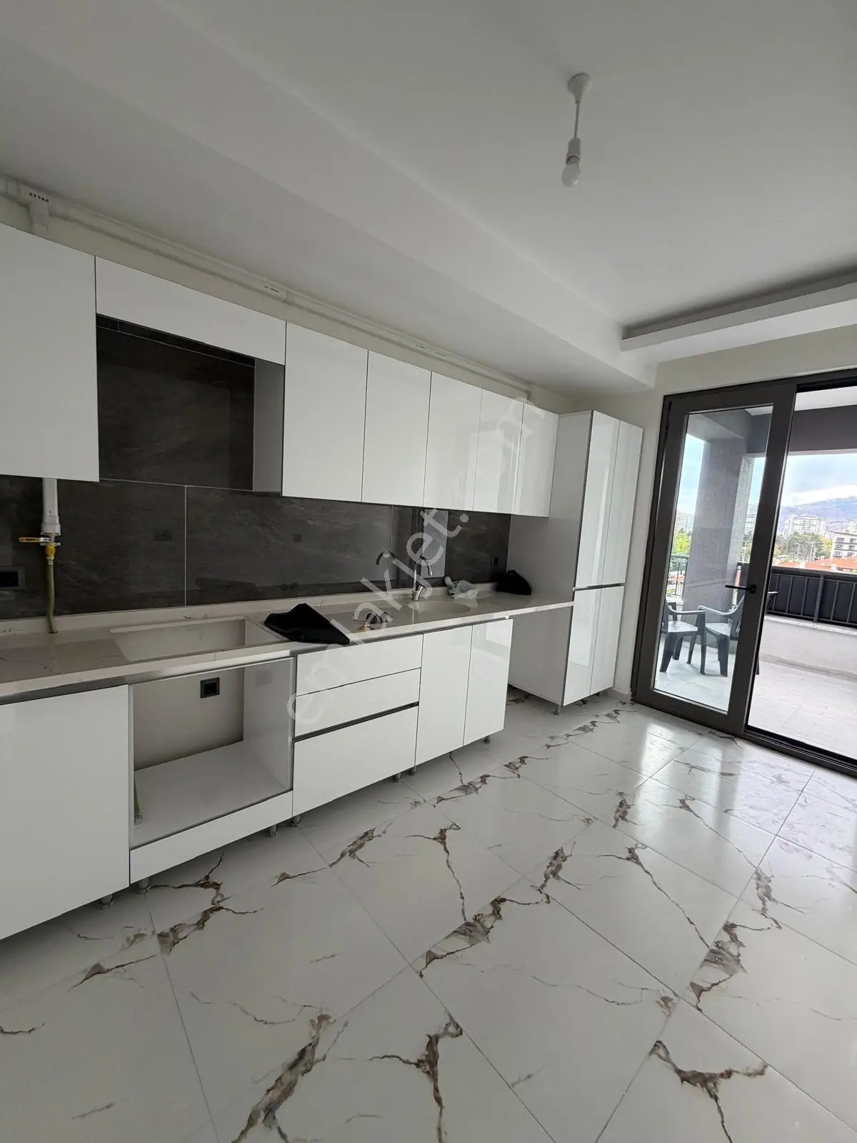 Yeni Mahallede Muhteşem Konumda 2+1 Satılık Daire — fotoğraf 5