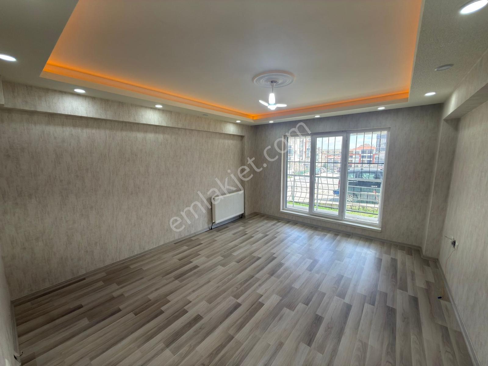 Keçiörende 3+1 Giriş Katta Acil Satılık Yapılı İskanlı Daire