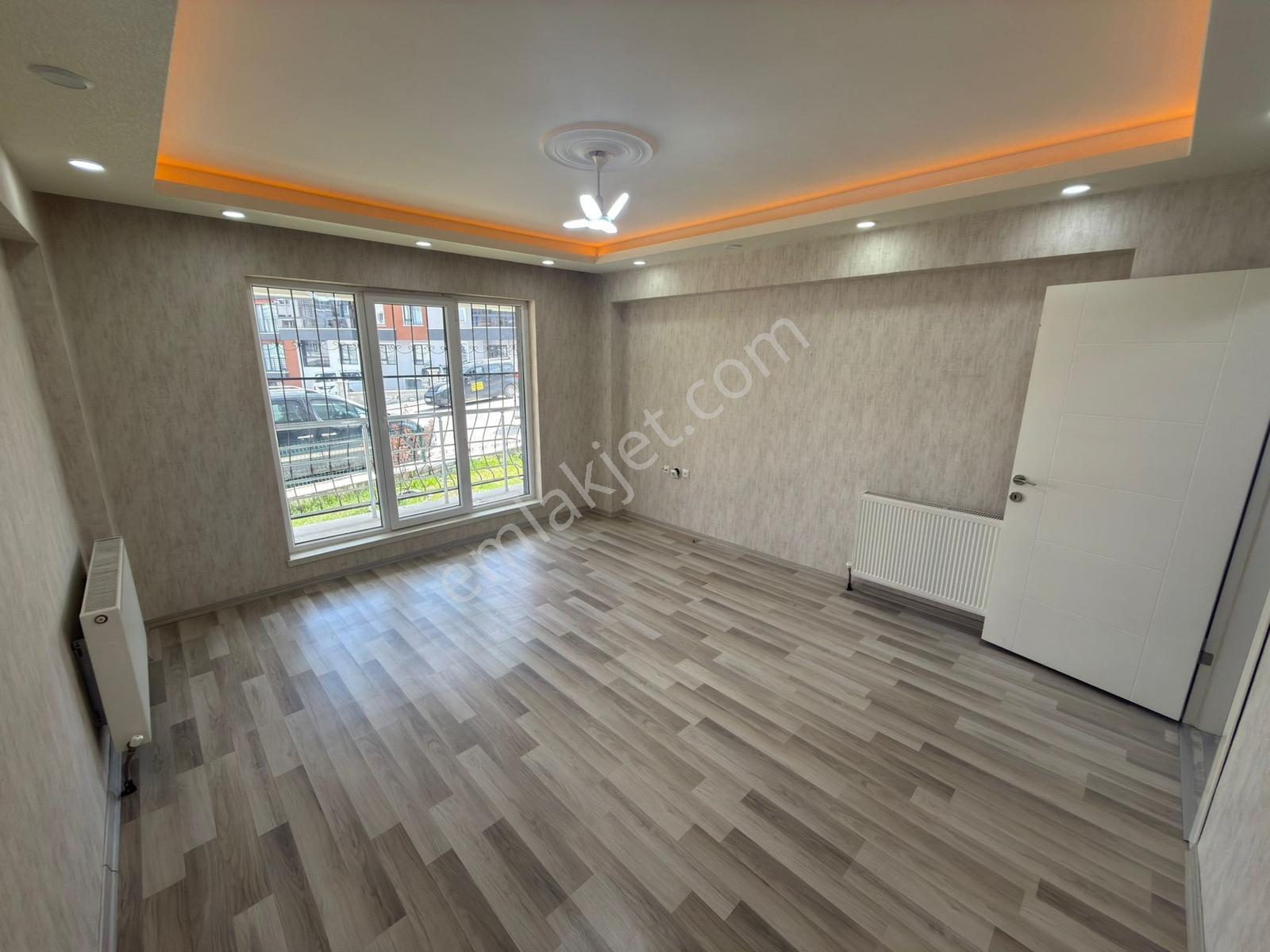 Keçiörende 3+1 Giriş Katta Acil Satılık Yapılı İskanlı Daire — fotoğraf 2