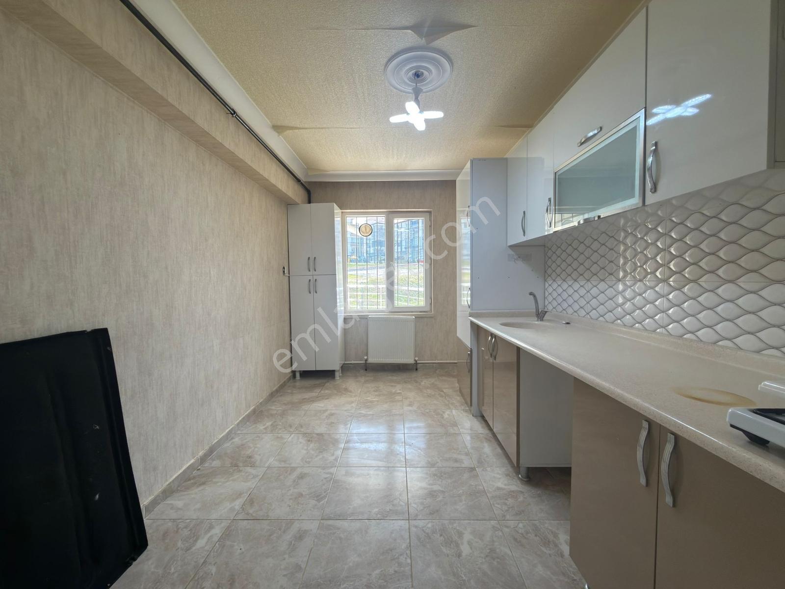 Keçiörende 3+1 Giriş Katta Acil Satılık Yapılı İskanlı Daire — fotoğraf 8