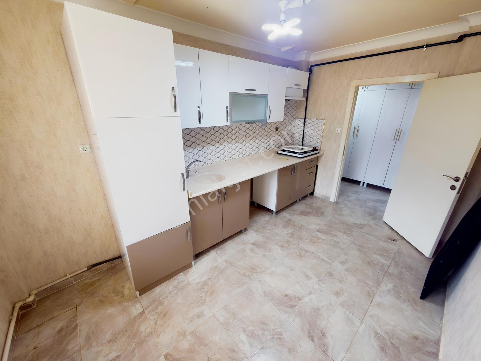 Keçiörende 3+1 Giriş Katta Acil Satılık Yapılı İskanlı Daire — fotoğraf 9