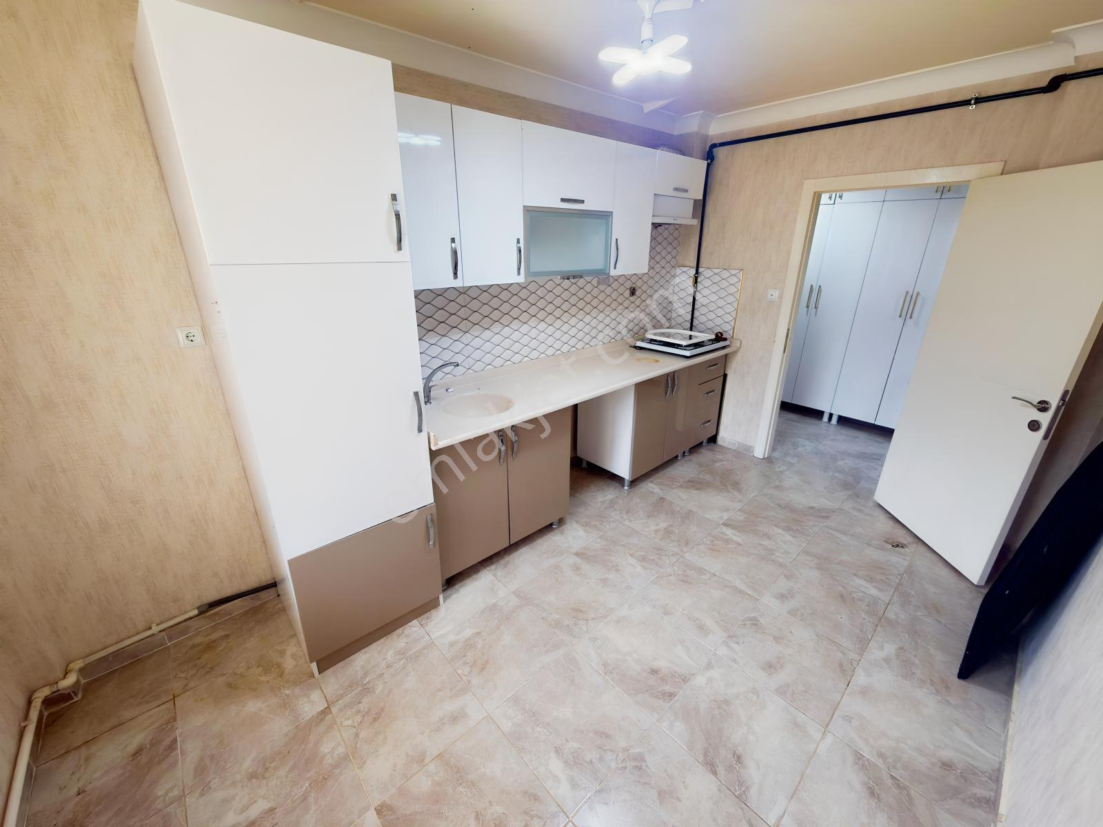 Keçiörende 3+1 Giriş Katta Acil Satılık Yapılı İskanlı Daire — fotoğraf 10