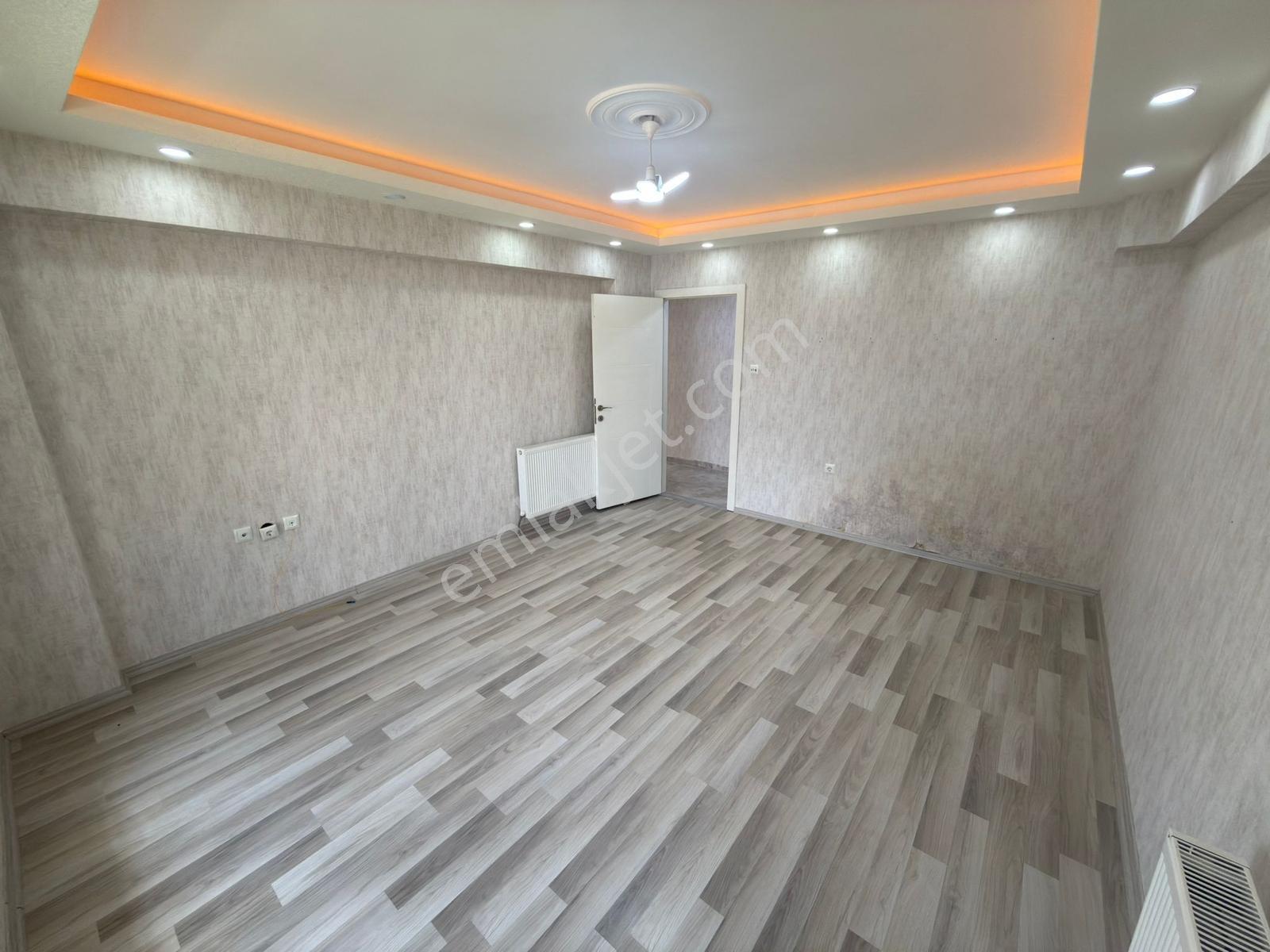 Keçiörende 3+1 Giriş Katta Acil Satılık Yapılı İskanlı Daire — fotoğraf 11
