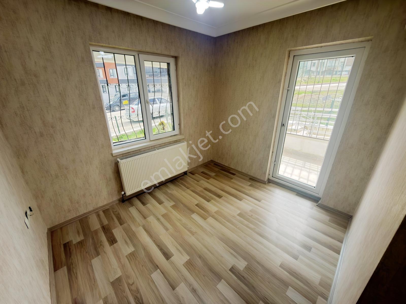 Keçiörende 3+1 Giriş Katta Acil Satılık Yapılı İskanlı Daire — fotoğraf 17