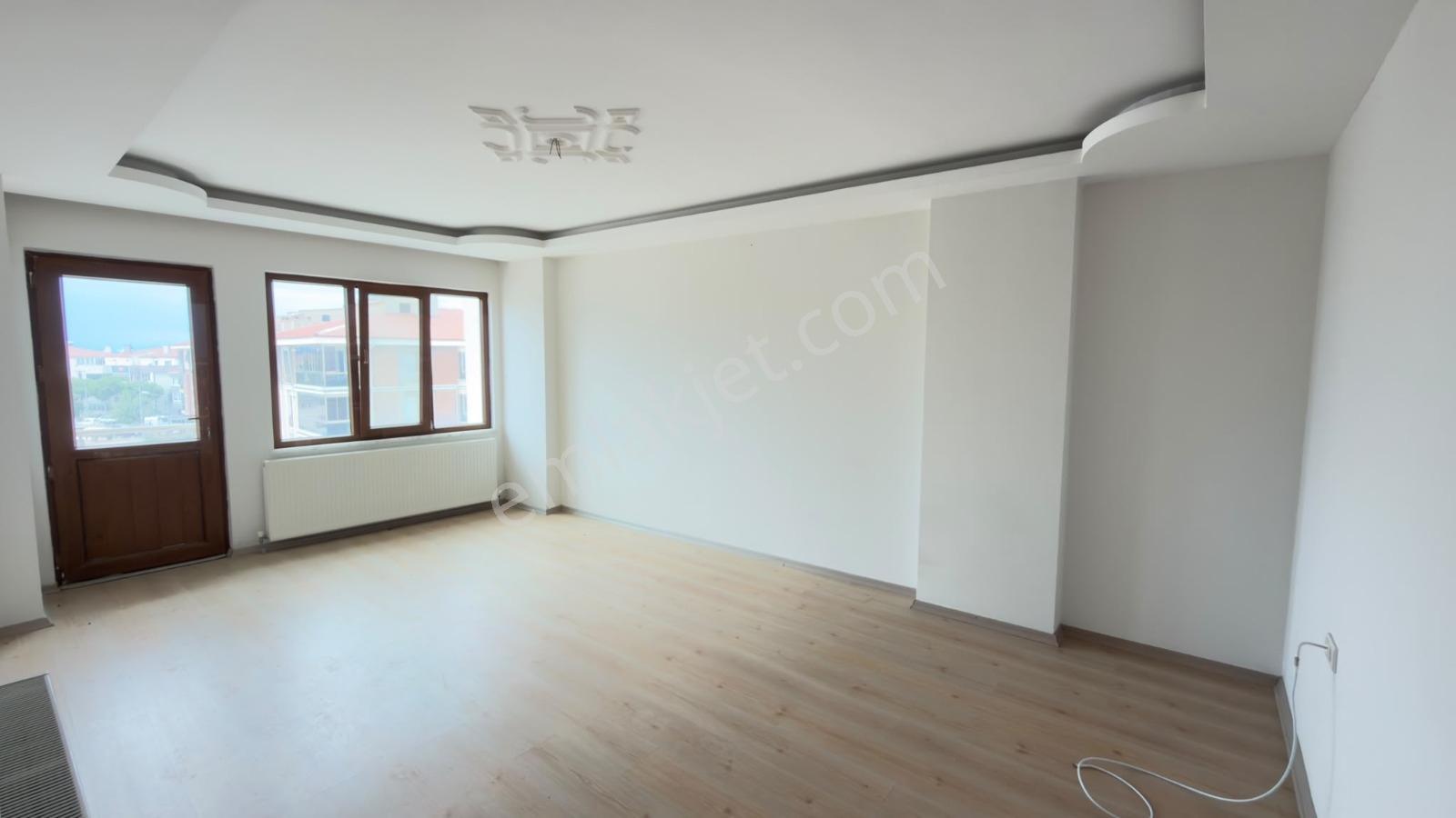 Şarköy İstiklal Mahallesinde Merkezi Konumda 3+1 Satılık Daire — fotoğraf 2
